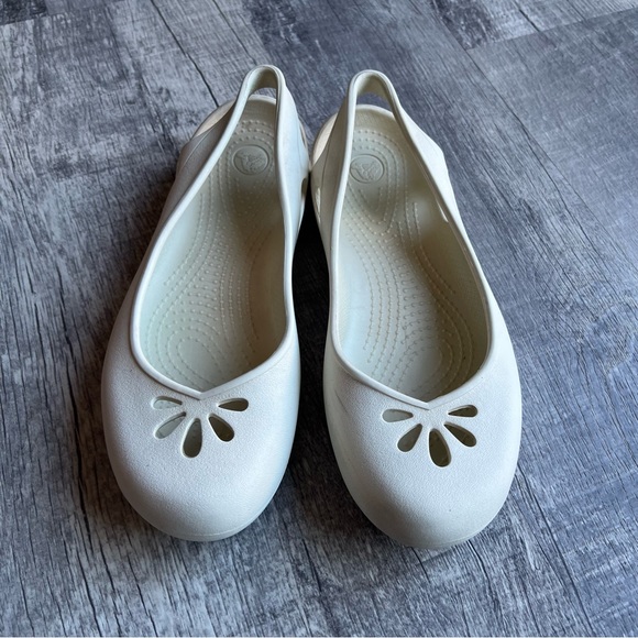 Crocs slip on sandals ivory size 9 - Picture 2 of 9